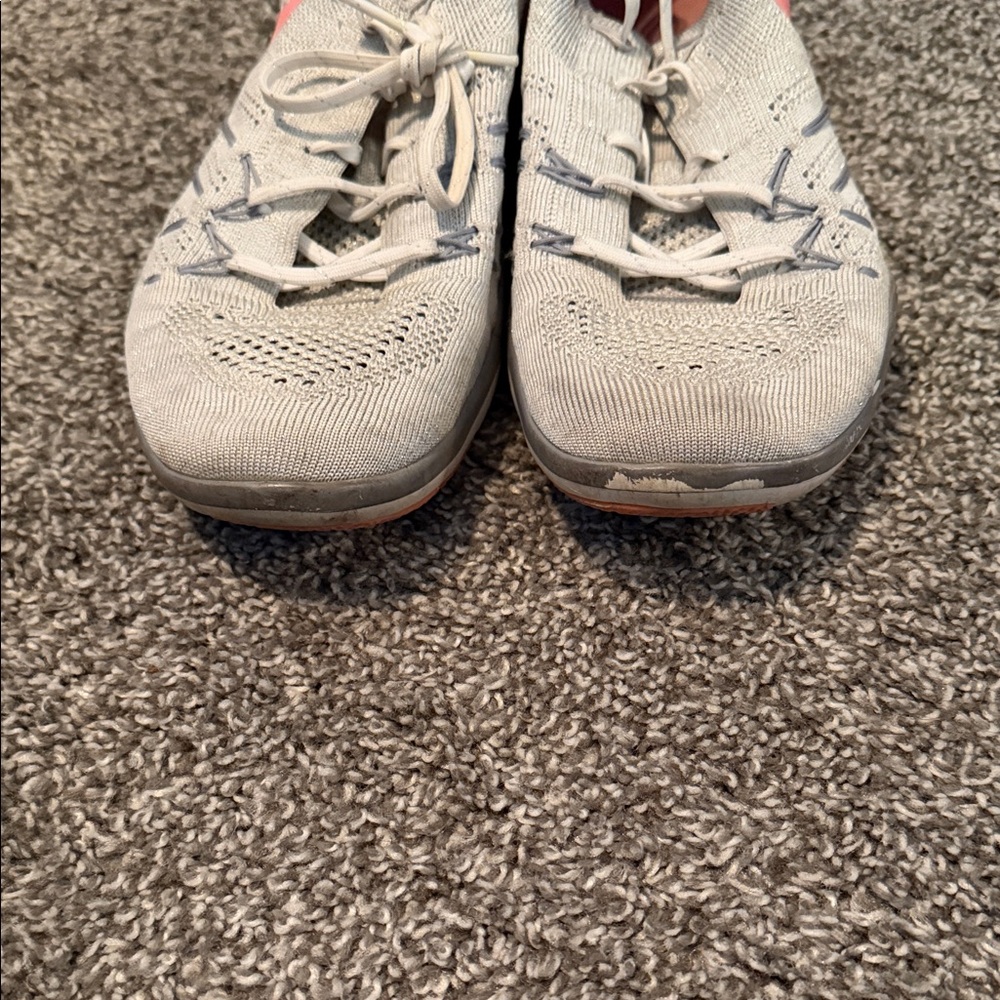 Women Nike Tennis Shoes View 5